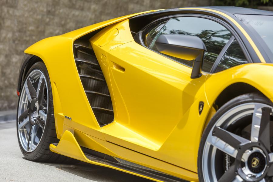 Детали экстерьера Lamborghini Centenario Coupe 2016 года  (NA) (фото 25 из 30)